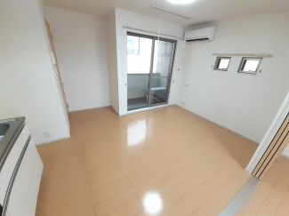 ゆったり過ごせる居間です