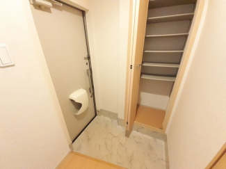 明るい玄関です