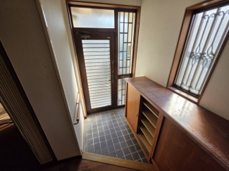 収納もある玄関です