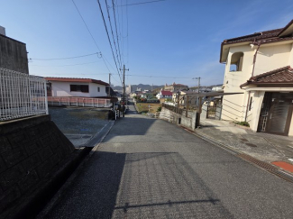 前面道路含む現地写真です