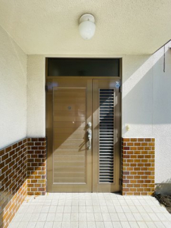 落ち着いた玄関です