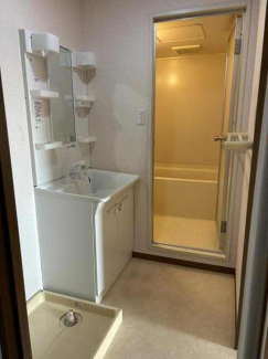 女性のお化粧や男性の身だしなみに洗面台は不可欠