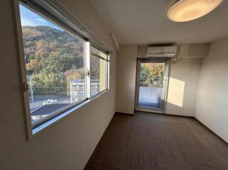 お持ちの家具の配置を考えると洋室のお部屋が暮らしやすいという