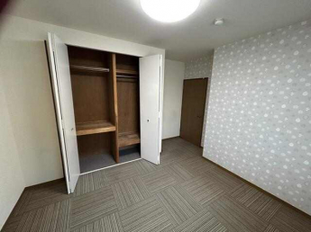 お持ちの家具の配置を考えると洋室のお部屋が暮らしやすいという