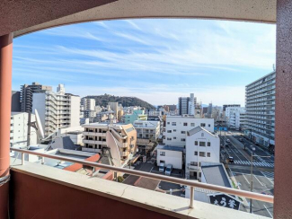 眺望の良い南バルコニーからは、松山城も見えます