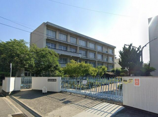 松山市立清水小学校まで862m