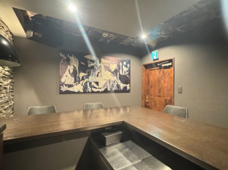 明るい色調の室内です