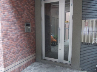 落ち着いたエントランスです