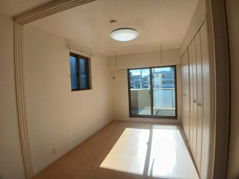 内装は落ち着いています