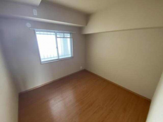 洋室６帖（西側）