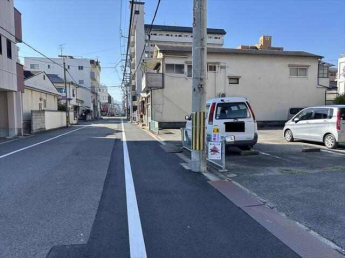 松山市萱町４丁目の駐車場の画像