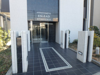 落ち着いたエントランスです