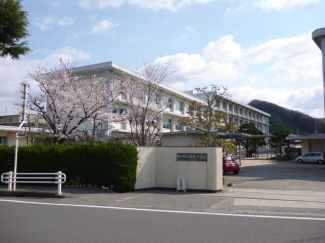 松山市立潮見小学校まで674m