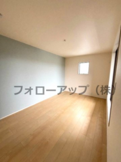 明るい洋室です