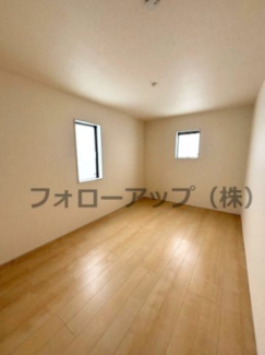 コンパクトで使いやすい洋室です