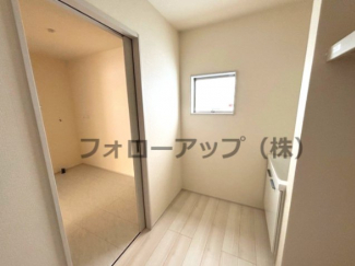 朝の支度にも助かる、独立の洗髪洗面化粧台