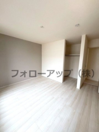 コンパクトで使いやすい洋室です