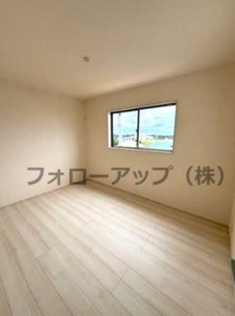 コンパクトで使いやすい洋室です