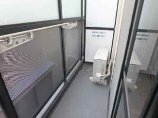 外からの目が気にならないバルコニーで洗濯物が干せます