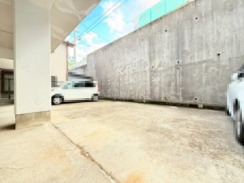 【駐車場】