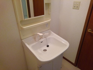 明るい洗面所です