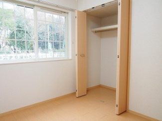 明るい色調の室内です