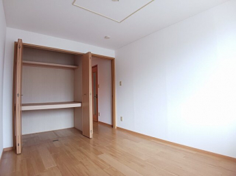 明るい色調の室内です