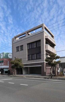 前面道路含む外観写真