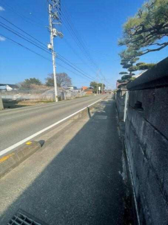 前面道路（県道２１４号線）
