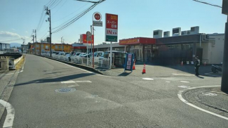 スーパー日東鴨川店まで827m