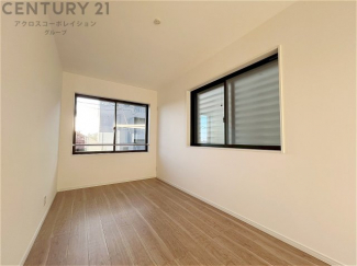 創造性や成長を促す遊びの空間を提供。学習や趣味に集中できる環境を整えます。個別のプライベートスペースは自己表現と自立心を育み、心地よい睡眠環境を整えリラックスできる場所を提供。
