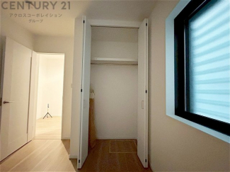 衣類やアクセサリー、小物類の収納が便利で整理整頓がしやすく、部屋の美観を保ちつつ、スペースを最大限に活用できます。衣服のしわやダメージを防ぎ、長持ちさせることができます。
