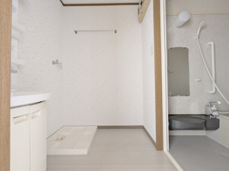 室内洗濯機置場なので防犯に安心です☆