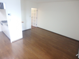 明るい光が射し込む陽だまり空間