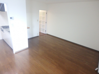 明るい光が射し込む陽だまり空間