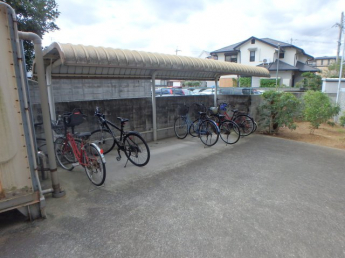 屋根付き駐輪スペースです