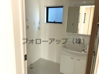 独立洗面化粧台が付いています