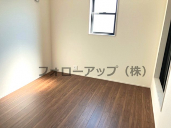 コンパクトで使いやすい洋室です