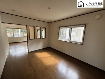 採光良好なリビングは、ご家族の憩いの空間。居心地の良い快適な安らぎの場所にもなりそうです。