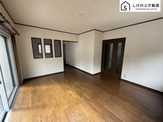 採光良好なリビングは、ご家族の憩いの空間。居心地の良い快適な安らぎの場所にもなりそうです。