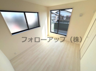 スタンダードな洋室です