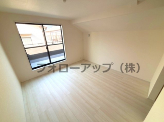 ゆったりした洋室です