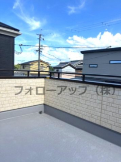 暖かな日差しのふりそそぐバルコニー