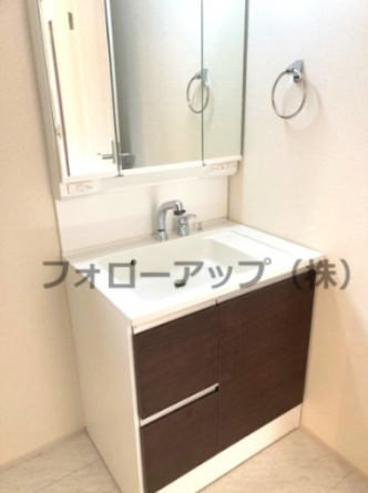 独立洗面台あり、毎朝おしゃれに忙しい女性の方におすすめです