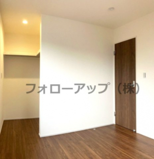 ゆったりした洋室です