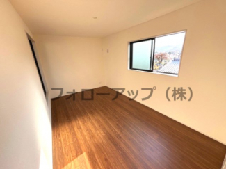 明るい洋室です