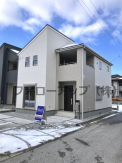 前面道路含む現地写真です