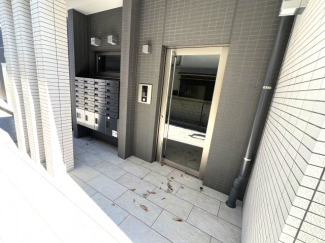 【エントランス】