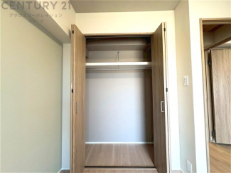 衣類やアクセサリー、小物類の収納が便利で整理整頓がしやすく、部屋の美観を保ちつつ、スペースを最大限に活用できます。衣服のしわやダメージを防ぎ、長持ちさせることができます。