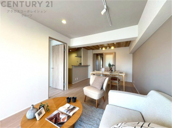 リビングダイニングは家族や友人とのコミュニケーションを楽しむ場所でくつろぎながら食事や会話を楽しめ、多目的に利用できリラックスできる空間です。家庭内の中心として機能し、快適な生活をサポートします。